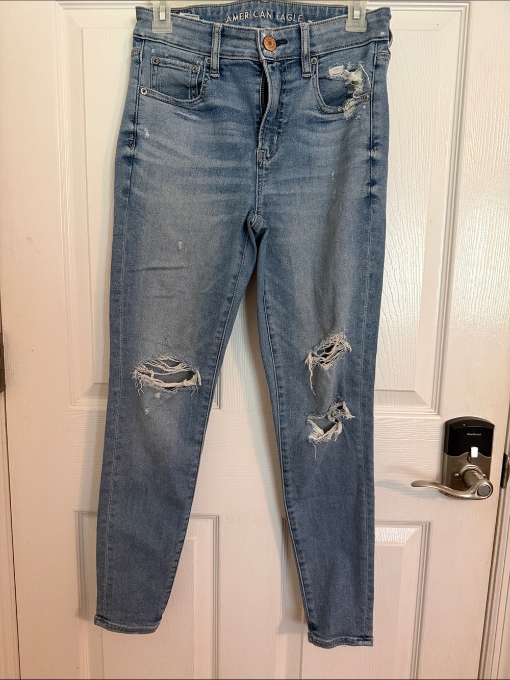 American Eagle Outfitters Light Blue Ripped Skinny Jeans size 6 short